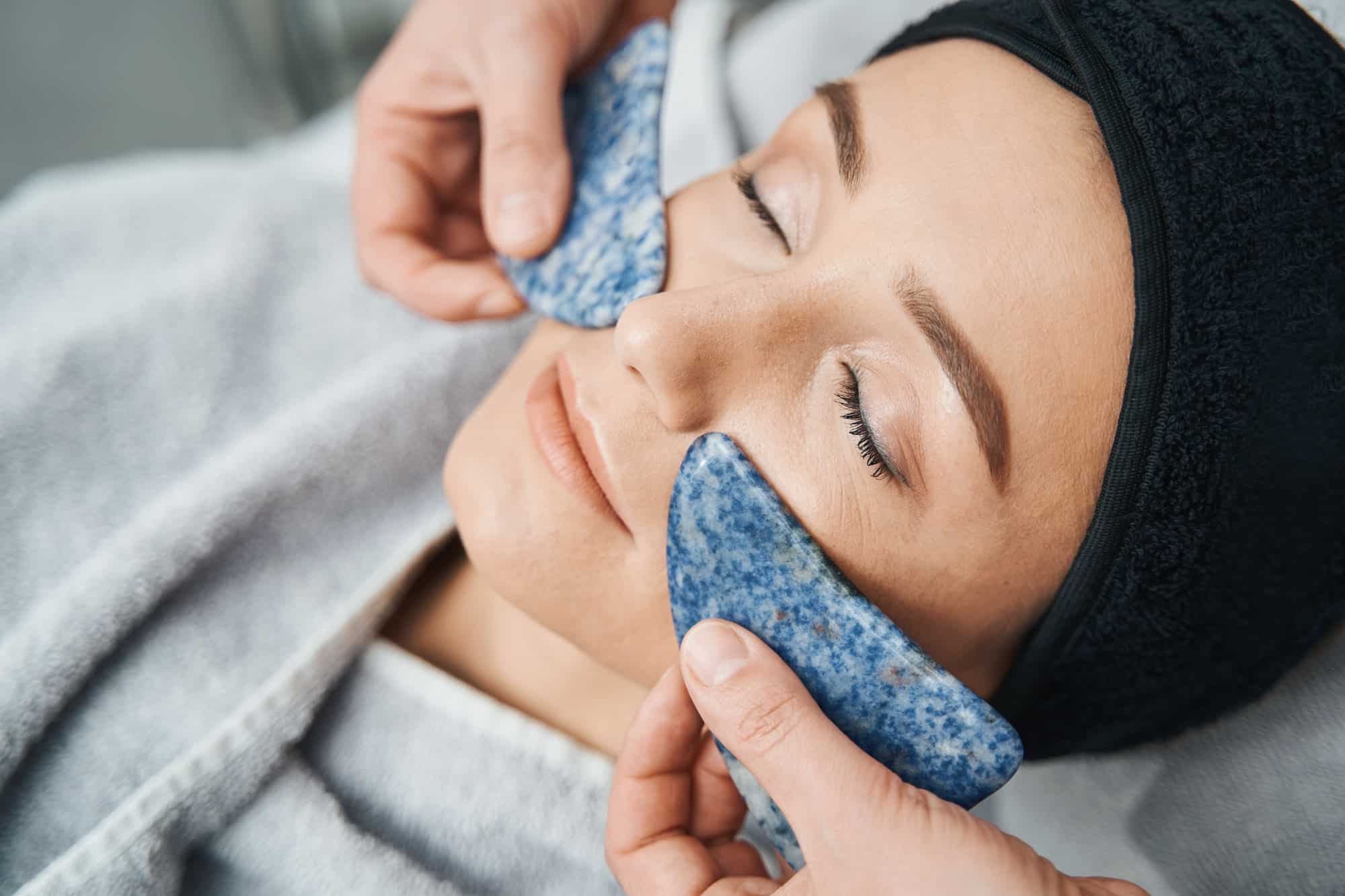 Le Gua Sha pour les soins du visage : une révolution beauté naturelle ?